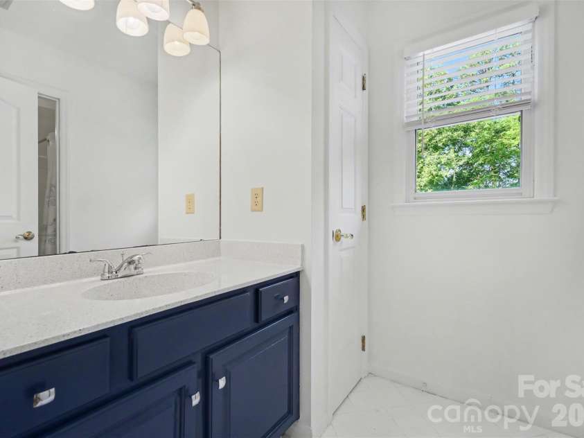 6123 Glen Manor Drive, Charlotte, NC 28269.  MLS# CAR4368143, YatesRealty ID 15452. 