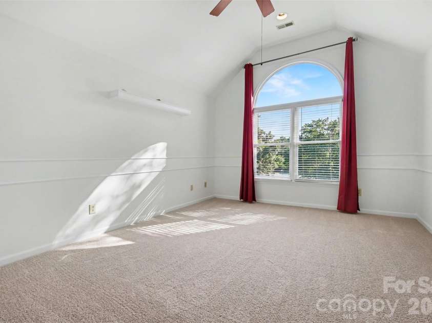 6123 Glen Manor Drive, Charlotte, NC 28269.  MLS# CAR4368143, YatesRealty ID 15452. 