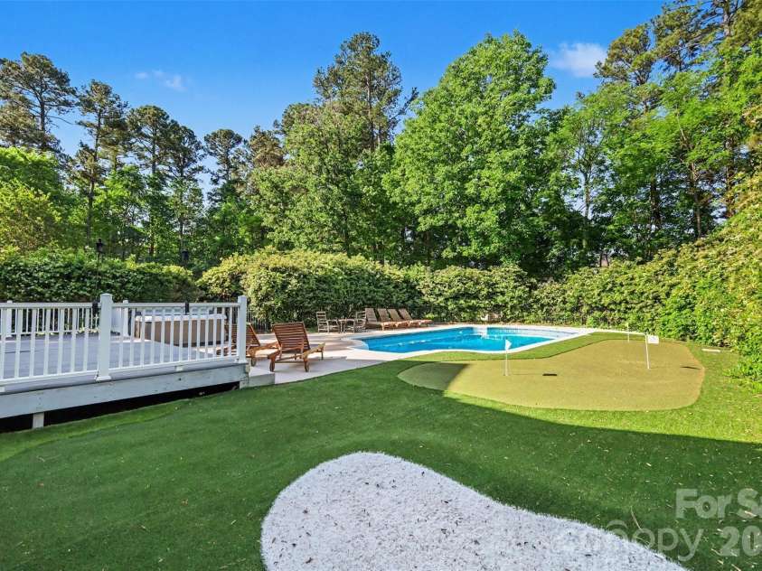 6123 Glen Manor Drive, Charlotte, NC 28269.  MLS# CAR4368143, YatesRealty ID 15452. 