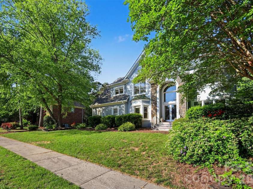 6123 Glen Manor Drive, Charlotte, NC 28269.  MLS# CAR4368143, YatesRealty ID 15452. 