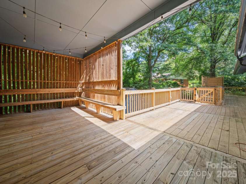 1261 Westbrook Circle, Gastonia, NC 28052.  MLS# CAR4261550, YatesRealty ID 15453. 