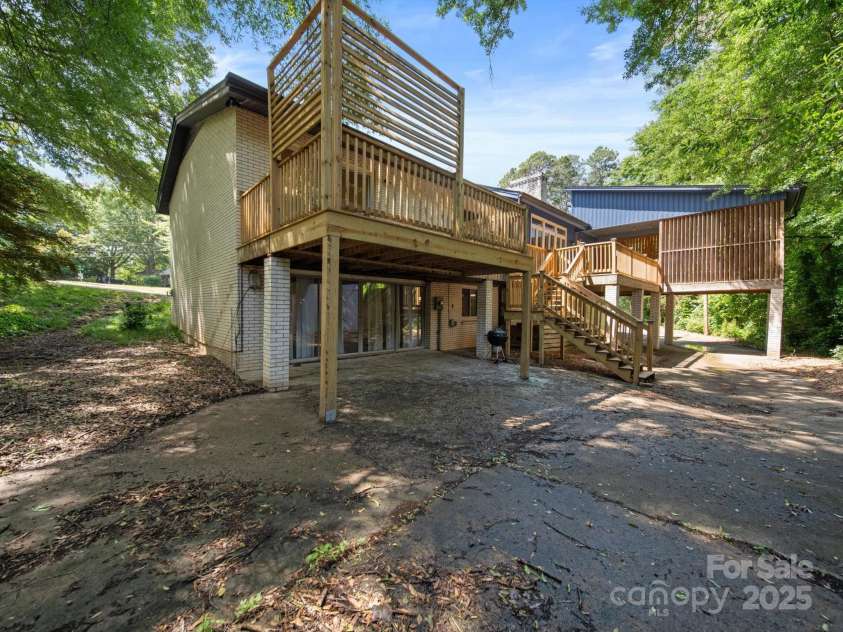 1261 Westbrook Circle, Gastonia, NC 28052.  MLS# CAR4261550, YatesRealty ID 15453. 