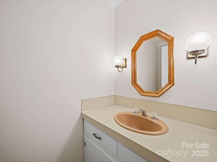 1261 Westbrook Circle, Gastonia, NC 28052.  MLS# CAR4261550, YatesRealty ID 15453. Basement 1/2 Bath