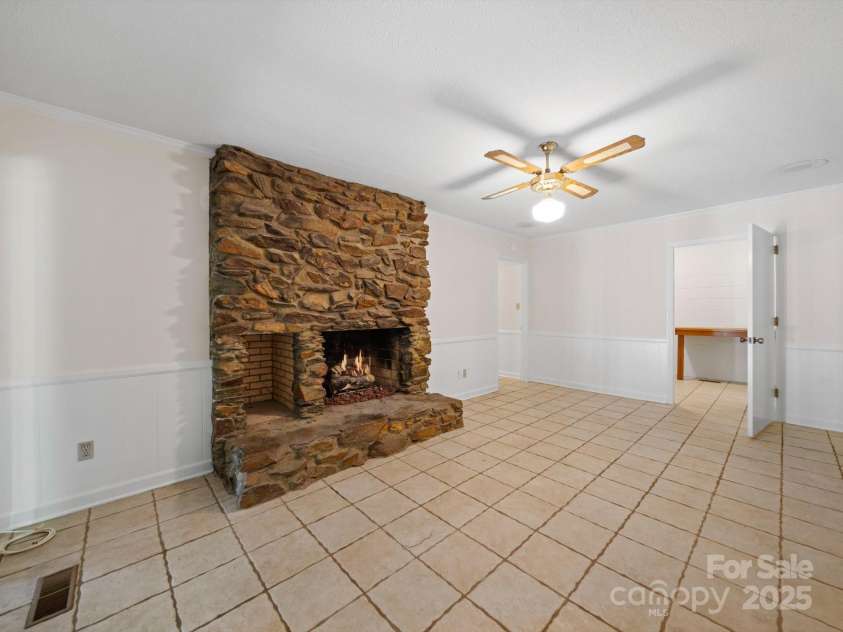 1261 Westbrook Circle, Gastonia, NC 28052.  MLS# CAR4261550, YatesRealty ID 15453. Bonus Room in Basement