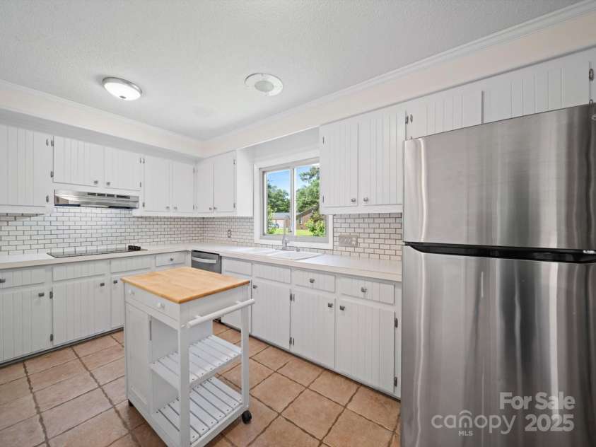 1261 Westbrook Circle, Gastonia, NC 28052.  MLS# CAR4261550, YatesRealty ID 15453. Kitchen