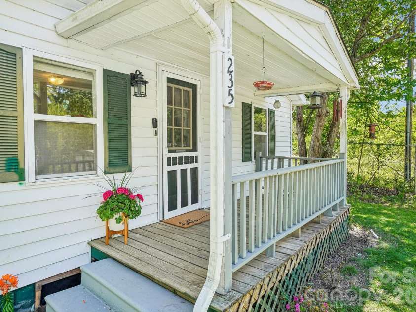 235 Gull Avenue, East Flat Rock, NC 28726.  MLS# CAR4373361, YatesRealty ID 15454. 