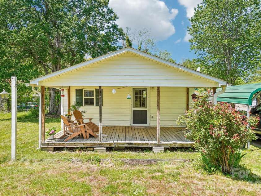 235 Gull Avenue, East Flat Rock, NC 28726.  MLS# CAR4373361, YatesRealty ID 15454. 