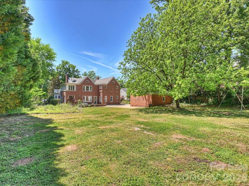 242 Hillside Avenue, Charlotte, NC 28209.  MLS# CAR4371887, YatesRealty ID 15455. .54 acre lot