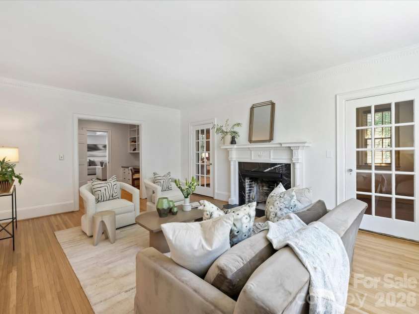 242 Hillside Avenue, Charlotte, NC 28209.  MLS# CAR4371887, YatesRealty ID 15455. 