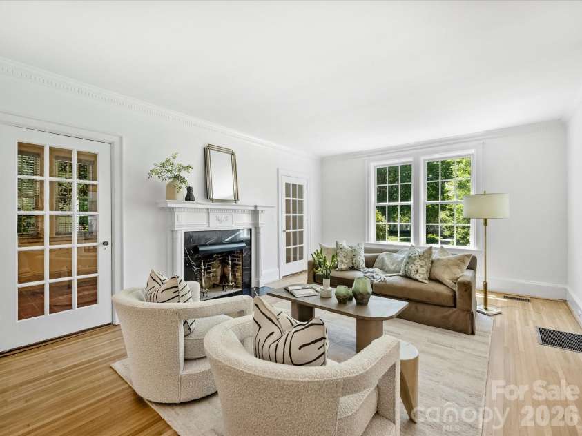 242 Hillside Avenue, Charlotte, NC 28209.  MLS# CAR4371887, YatesRealty ID 15455. 