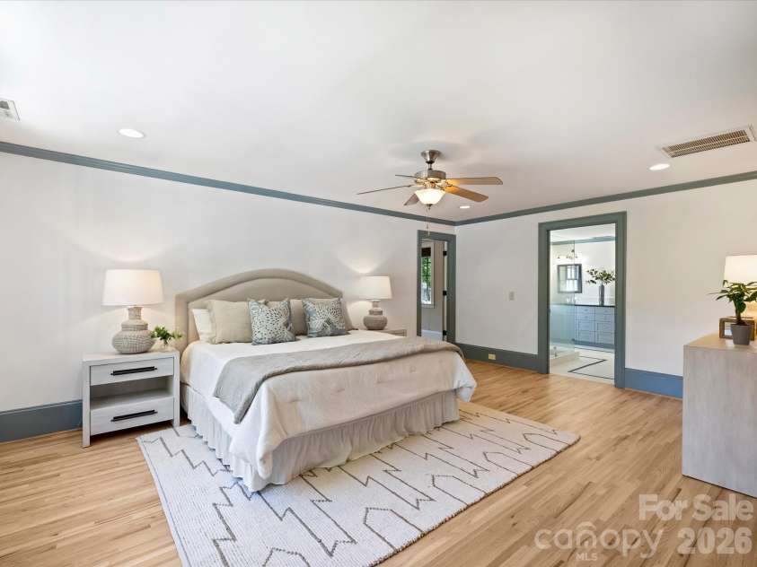 242 Hillside Avenue, Charlotte, NC 28209.  MLS# CAR4371887, YatesRealty ID 15455. 