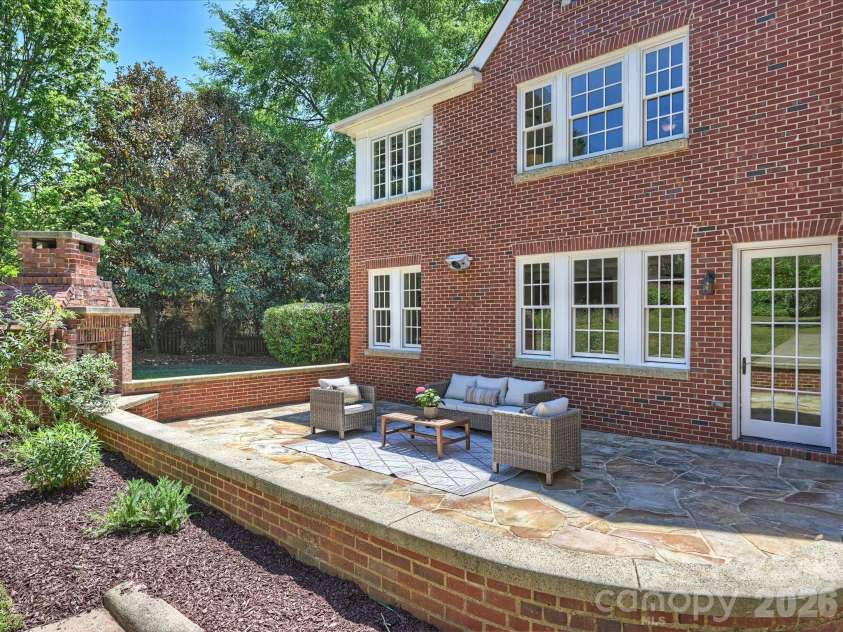 242 Hillside Avenue, Charlotte, NC 28209.  MLS# CAR4371887, YatesRealty ID 15455. 