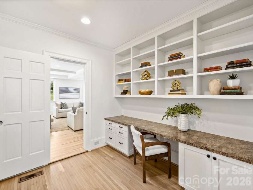 242 Hillside Avenue, Charlotte, NC 28209.  MLS# CAR4371887, YatesRealty ID 15455. Built-ins throughout