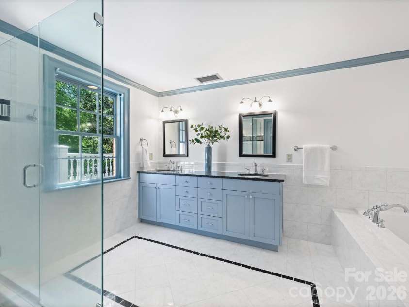 242 Hillside Avenue, Charlotte, NC 28209.  MLS# CAR4371887, YatesRealty ID 15455. Primary bath