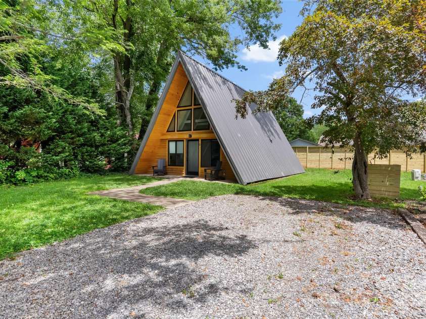 11 A Frame Alley, Black Mountain, NC 28711.  MLS# CAR4239162, YatesRealty ID 15456. On End of Alley