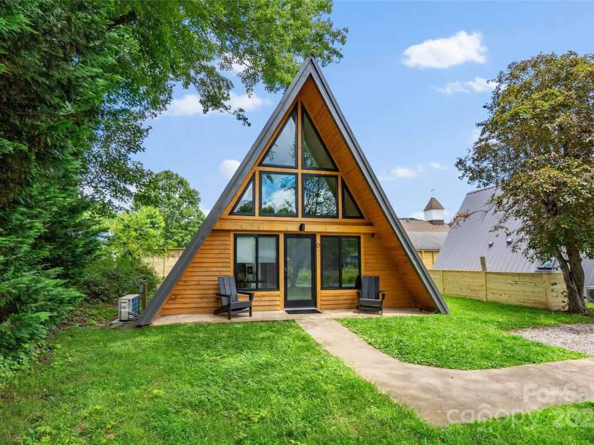 11 A Frame Alley, Black Mountain, NC 28711.  MLS# CAR4239162, YatesRealty ID 15456. Picture Perfect