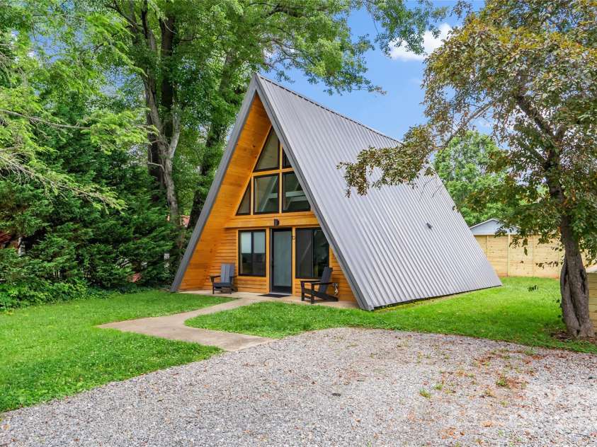 11 A Frame Alley, Black Mountain, NC 28711.  MLS# CAR4239162, YatesRealty ID 15456. Plenty of Parking
