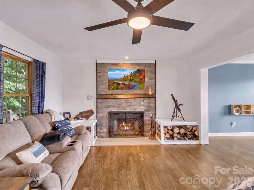 1231 Grandeur Heights, Clyde, NC 28721.  MLS# CAR4402696, YatesRealty ID 15456. 