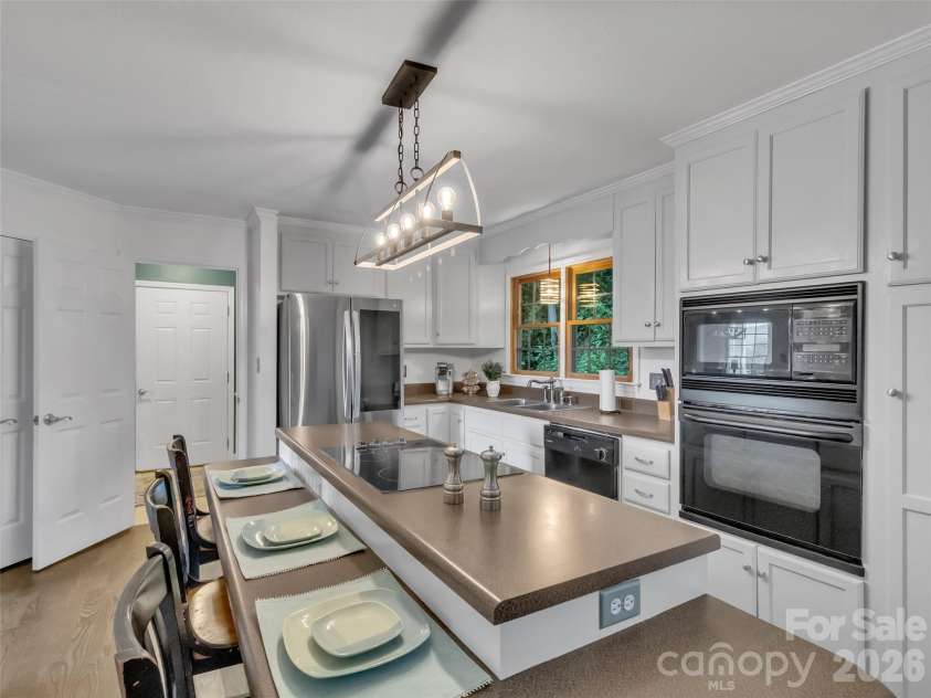 1231 Grandeur Heights, Clyde, NC 28721.  MLS# CAR4402696, YatesRealty ID 15456. 