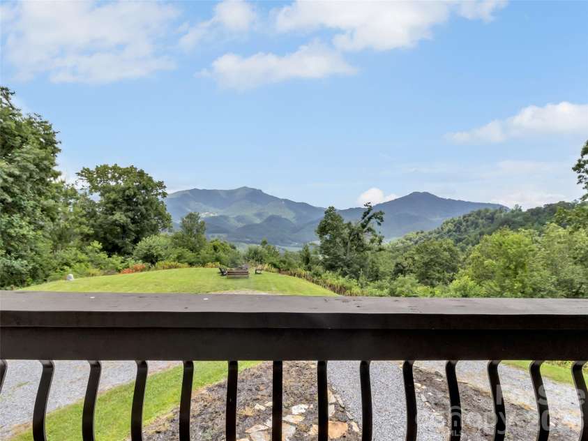 1231 Grandeur Heights, Clyde, NC 28721.  MLS# CAR4402696, YatesRealty ID 15456. 