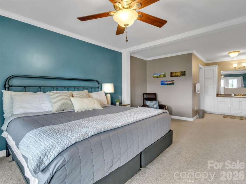 1231 Grandeur Heights, Clyde, NC 28721.  MLS# CAR4402696, YatesRealty ID 15456. 