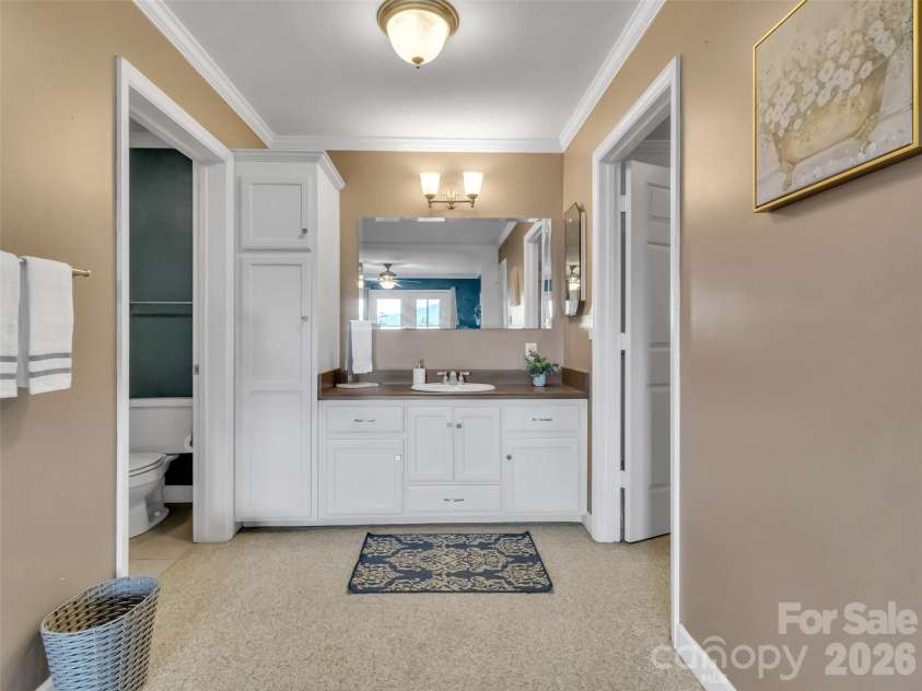 1231 Grandeur Heights, Clyde, NC 28721.  MLS# CAR4402696, YatesRealty ID 15456. 
