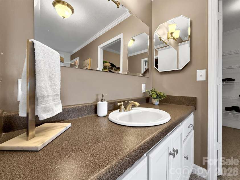 1231 Grandeur Heights, Clyde, NC 28721.  MLS# CAR4402696, YatesRealty ID 15456. 