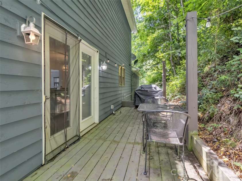1231 Grandeur Heights, Clyde, NC 28721.  MLS# CAR4402696, YatesRealty ID 15456. 