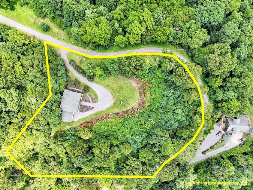 1231 Grandeur Heights, Clyde, NC 28721.  MLS# CAR4402696, YatesRealty ID 15456. 