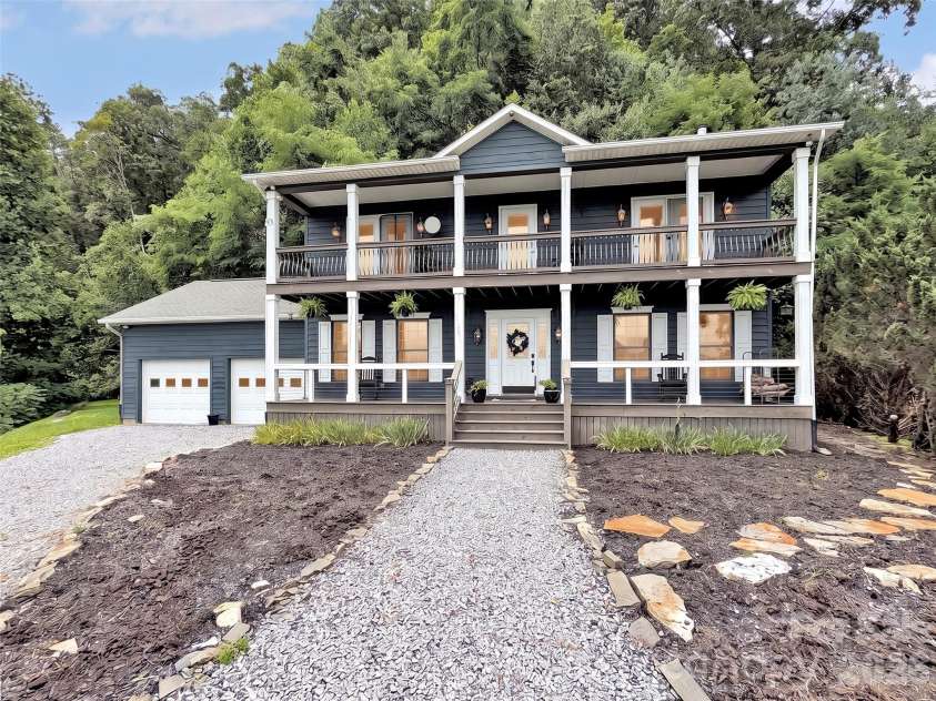 1231 Grandeur Heights, Clyde, NC 28721.  MLS# CAR4402696, YatesRealty ID 15456. 