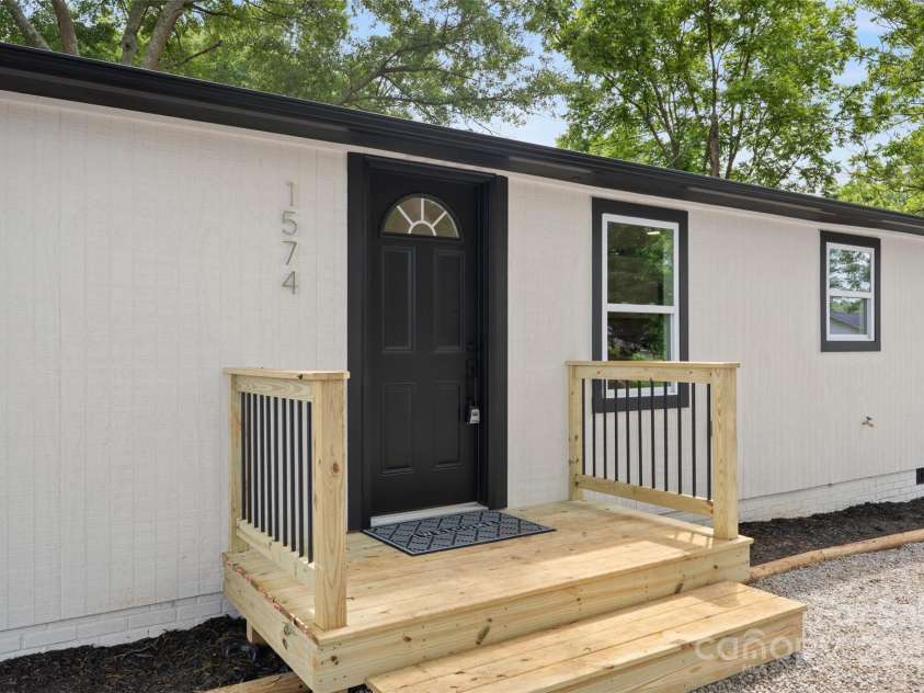 1574 Mangum Drive, Lancaster, SC 29720.  MLS# CAR4258458, YatesRealty ID 15457. 