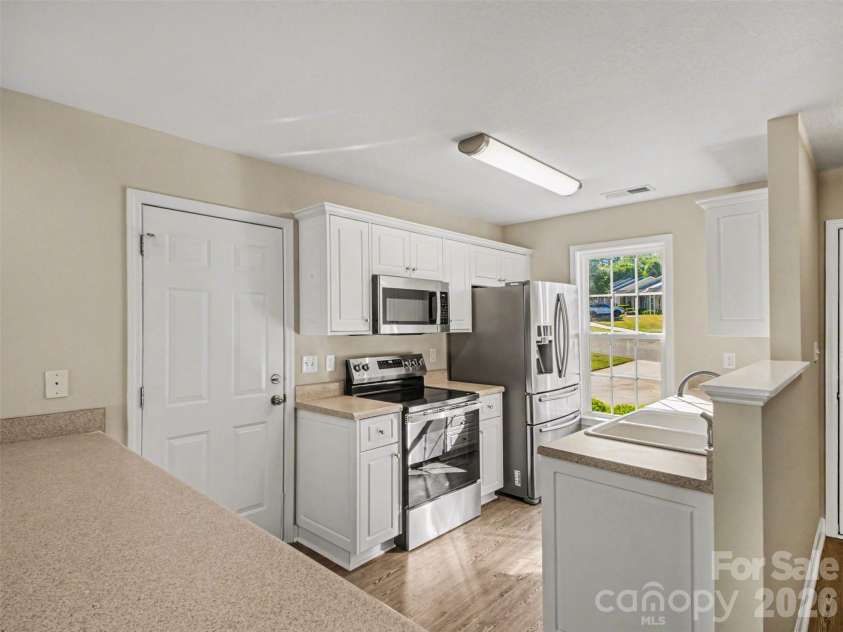 2956 Trimble Circle, Concord, NC 28027.  MLS# CAR4372426, YatesRealty ID 15457. Kitchen