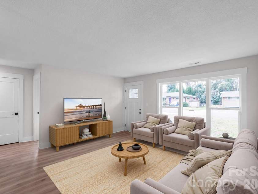 533 Blendwood Drive, Charlotte, NC 28215.  MLS# CAR4335426, YatesRealty ID 15459. 