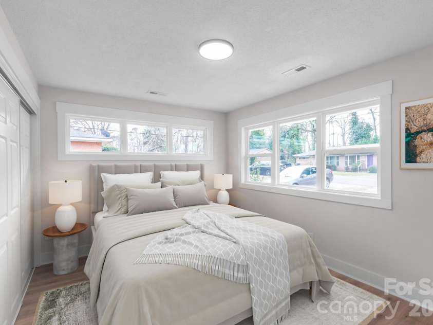 533 Blendwood Drive, Charlotte, NC 28215.  MLS# CAR4335426, YatesRealty ID 15459. 