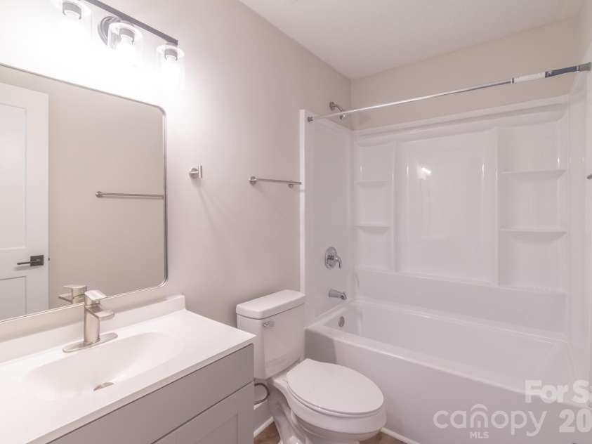 533 Blendwood Drive, Charlotte, NC 28215.  MLS# CAR4335426, YatesRealty ID 15459. 
