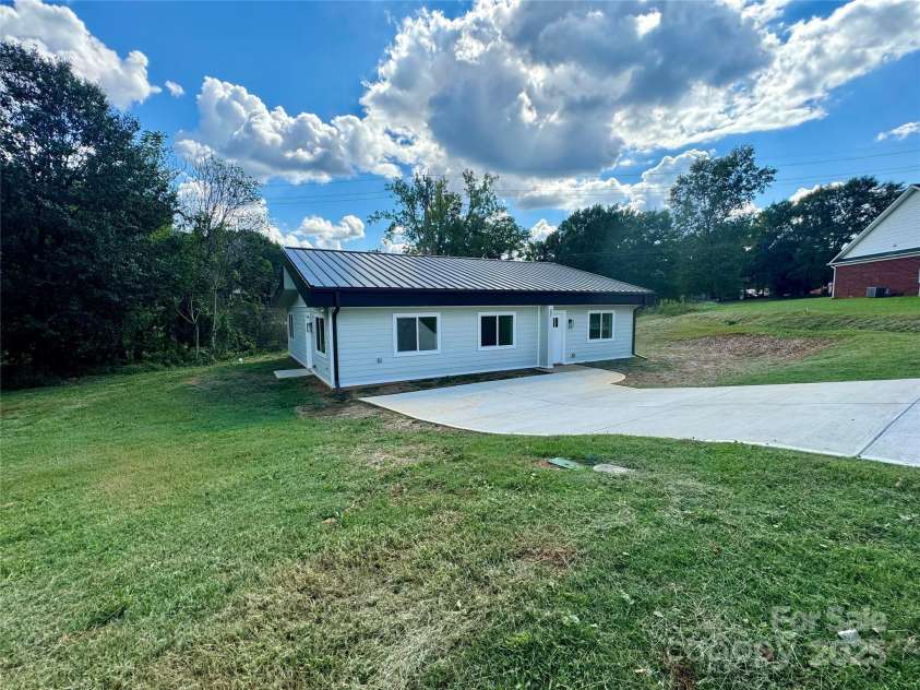 901 Linney Lane, Shelby, NC 28152.  MLS# CAR4188208, YatesRealty ID 1546. 