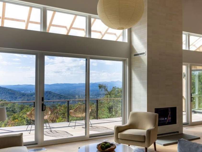 631 Elk Mountain Scenic Highway, Asheville, NC 28804.  MLS# CAR4364466, YatesRealty ID 15460. © David Sundberg/Esto