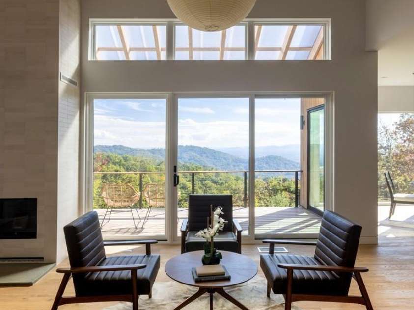 631 Elk Mountain Scenic Highway, Asheville, NC 28804.  MLS# CAR4364466, YatesRealty ID 15460. © David Sundberg/Esto