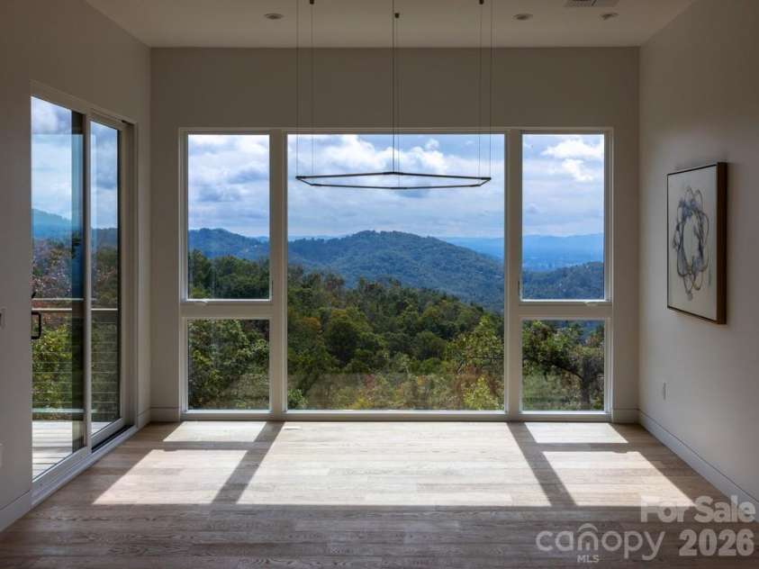631 Elk Mountain Scenic Highway, Asheville, NC 28804.  MLS# CAR4364466, YatesRealty ID 15460. © David Sundberg/Esto