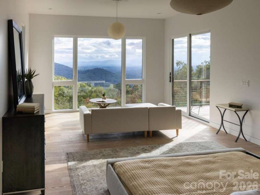 631 Elk Mountain Scenic Highway, Asheville, NC 28804.  MLS# CAR4364466, YatesRealty ID 15460. © David Sundberg/Esto