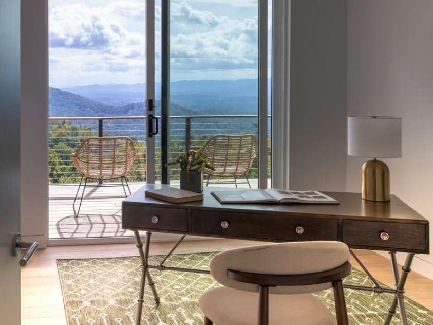 631 Elk Mountain Scenic Highway, Asheville, NC 28804.  MLS# CAR4364466, YatesRealty ID 15460. © David Sundberg/Esto