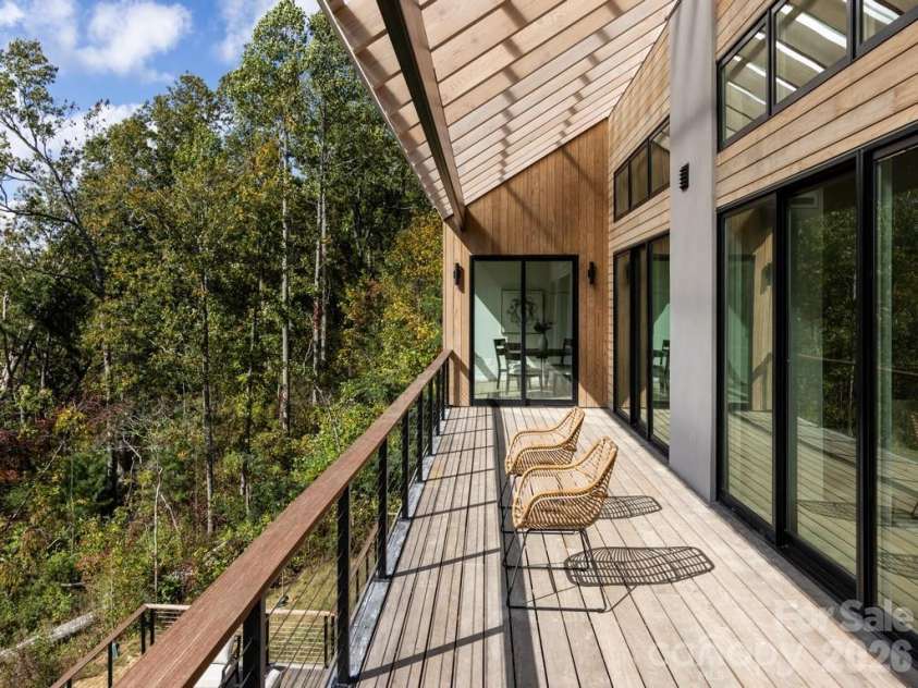 631 Elk Mountain Scenic Highway, Asheville, NC 28804.  MLS# CAR4364466, YatesRealty ID 15460. © David Sundberg/Esto