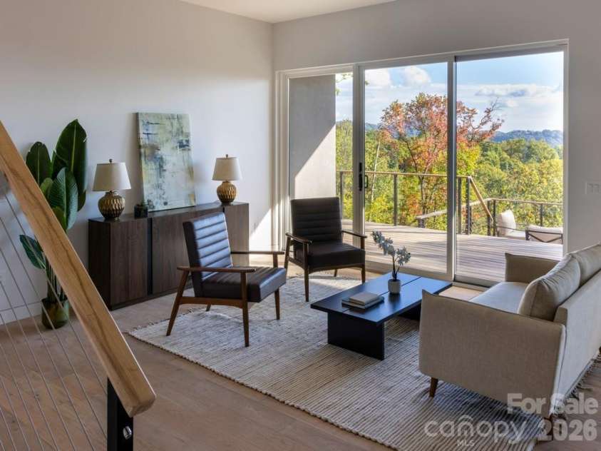 631 Elk Mountain Scenic Highway, Asheville, NC 28804.  MLS# CAR4364466, YatesRealty ID 15460. © David Sundberg/Esto