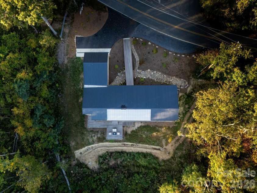 631 Elk Mountain Scenic Highway, Asheville, NC 28804.  MLS# CAR4364466, YatesRealty ID 15460. © David Sundberg/Esto