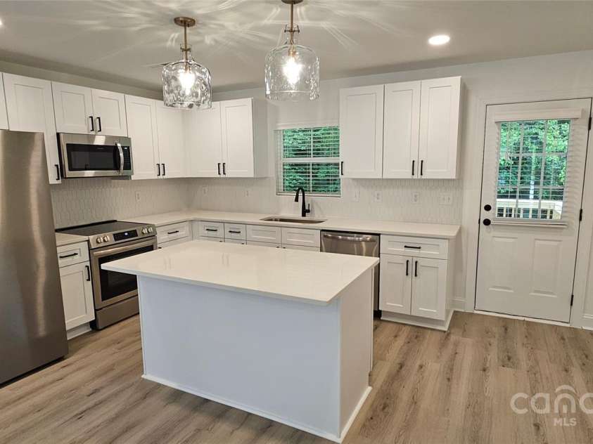 382 Moore Avenue, Mooresville, NC 28115.  MLS# CAR4255955, YatesRealty ID 15461. Unit A Kitchen