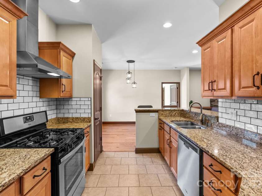4 Pacifico Drive, Asheville, NC 28806.  MLS# CAR4318264, YatesRealty ID 15462. Well Appointed Kitchen 