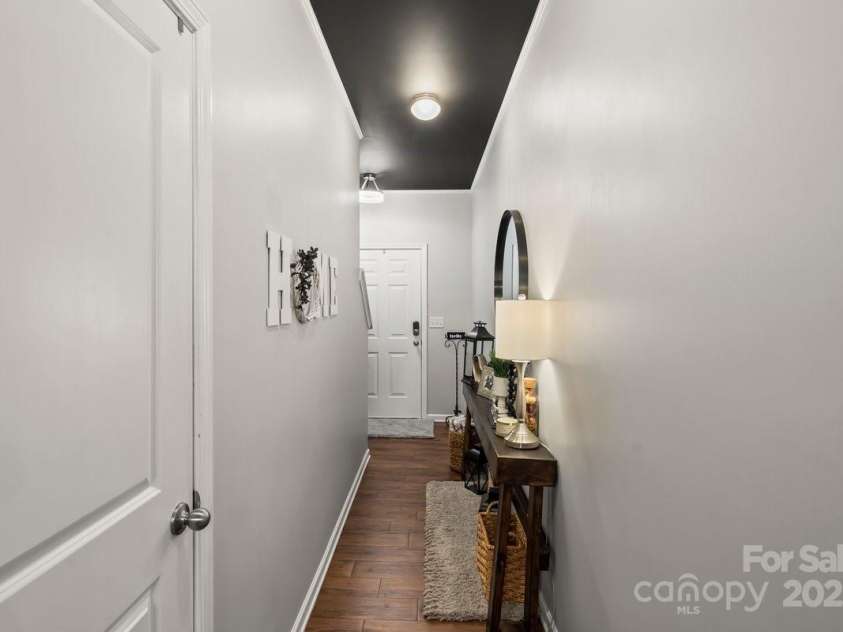9408 Hamel Street, Charlotte, NC 28215.  MLS# CAR4213263, YatesRealty ID 15462. Entryway