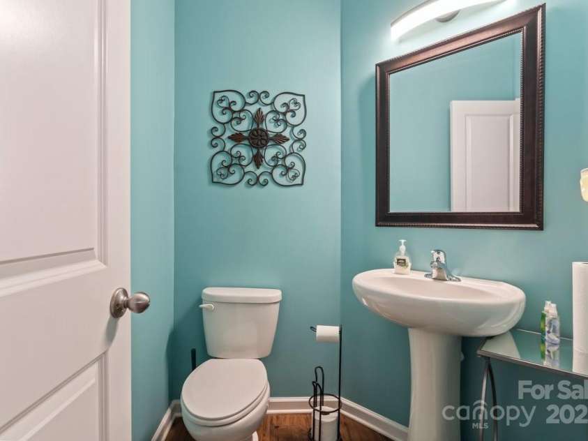 9408 Hamel Street, Charlotte, NC 28215.  MLS# CAR4213263, YatesRealty ID 15462. Half Bath