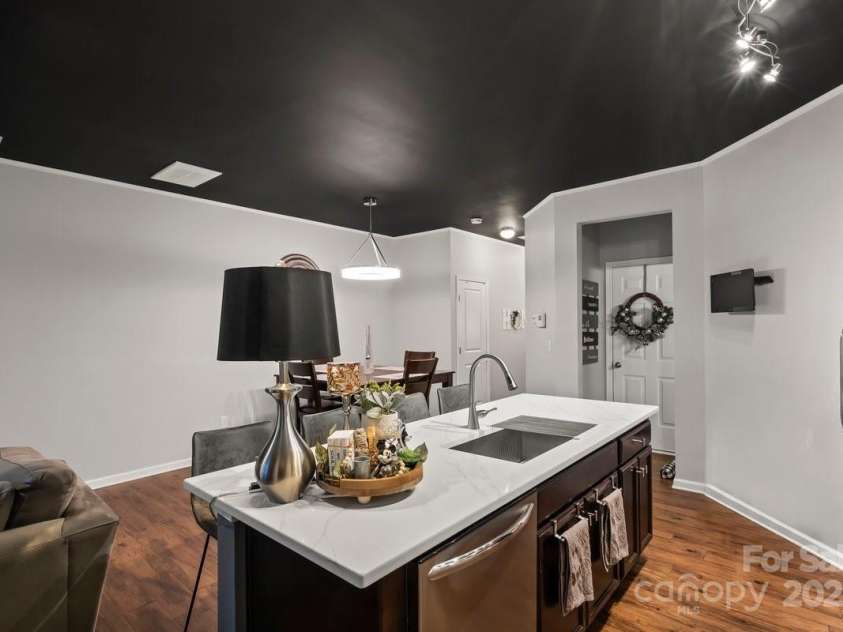 9408 Hamel Street, Charlotte, NC 28215.  MLS# CAR4213263, YatesRealty ID 15462. Kitchen