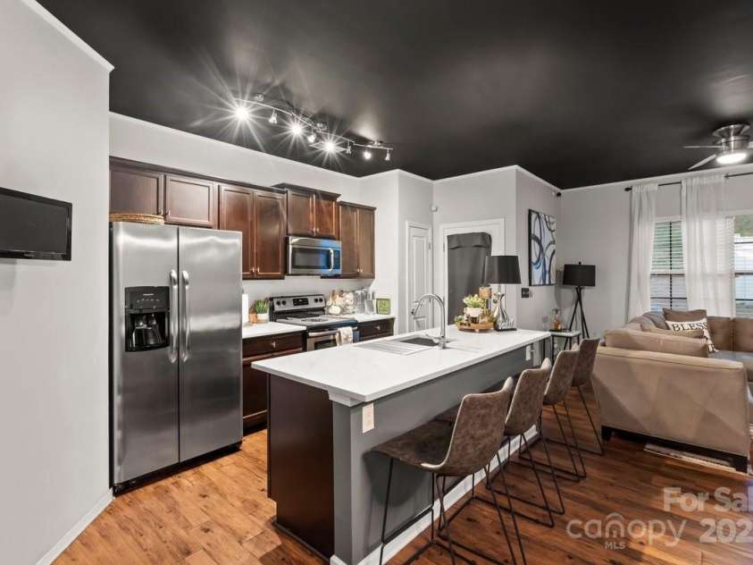 9408 Hamel Street, Charlotte, NC 28215.  MLS# CAR4213263, YatesRealty ID 15462. Kitchen